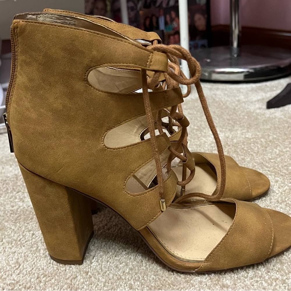 Jessica Simpson tie up chunky heel size 10